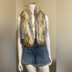 NWT - Vest with faux fur collar